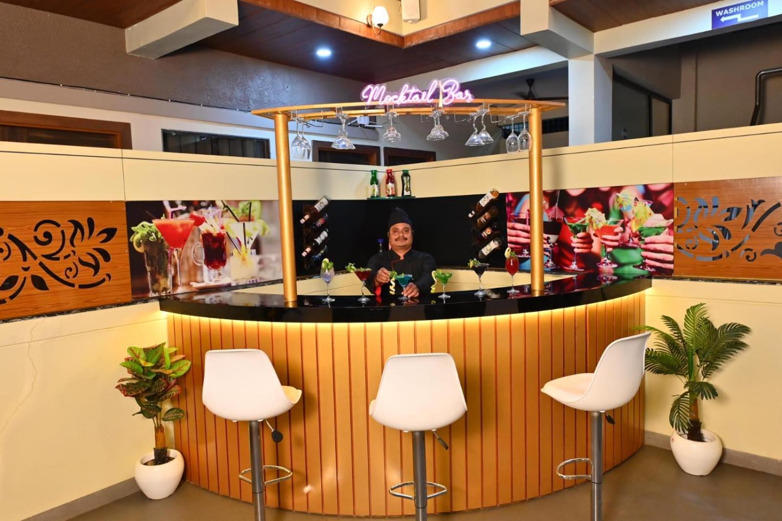The Apple Tree Hotel Indore Eksteriør bilde