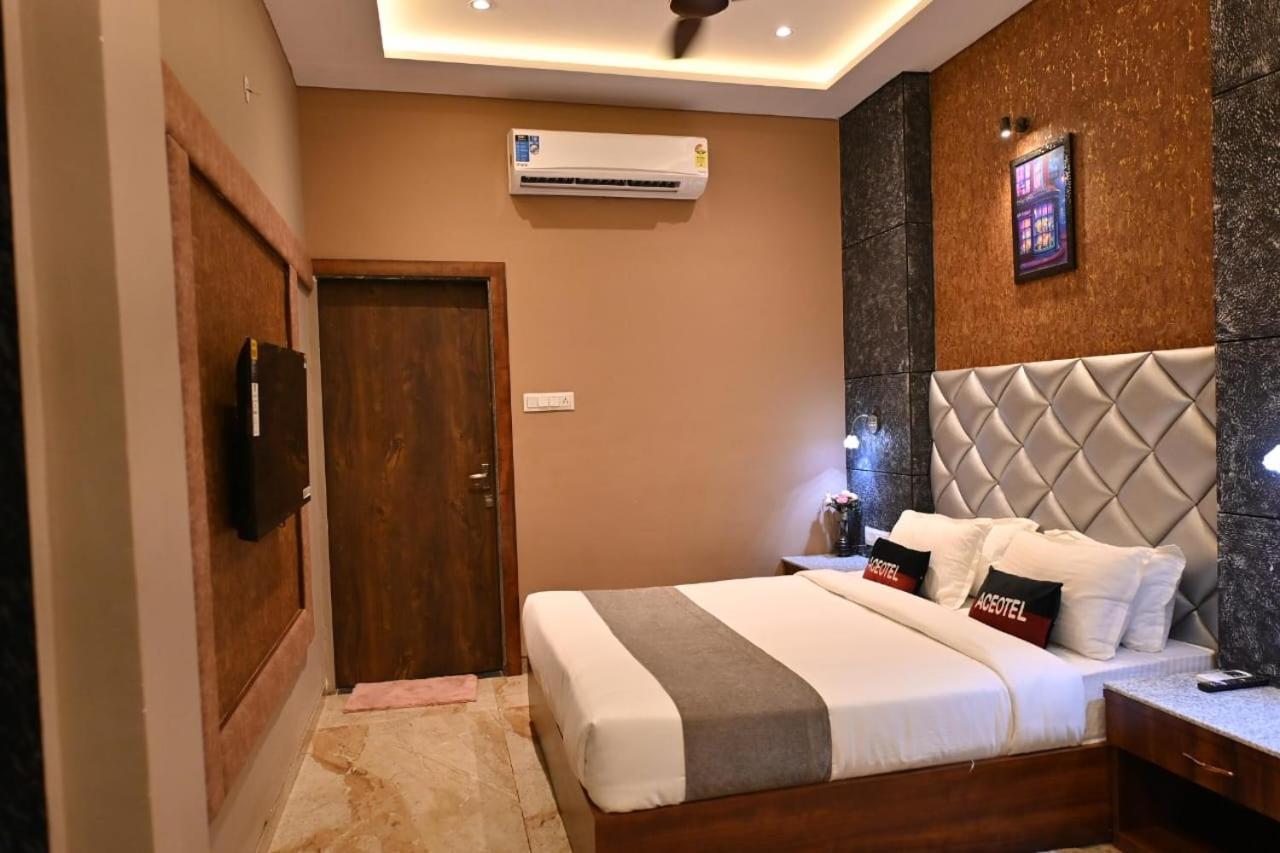 The Apple Tree Hotel Indore Eksteriør bilde
